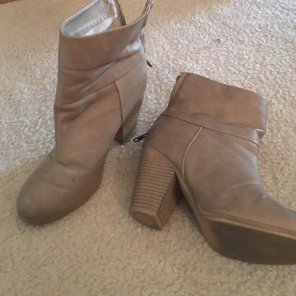 Grey/tan ankle boots