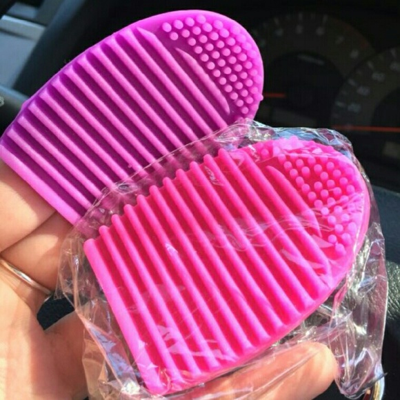 Hot pink  brush egg - Picture 3 of 3