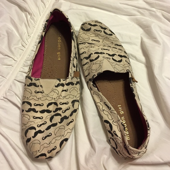 Mustache shoes 💘 - Picture 1 of 4