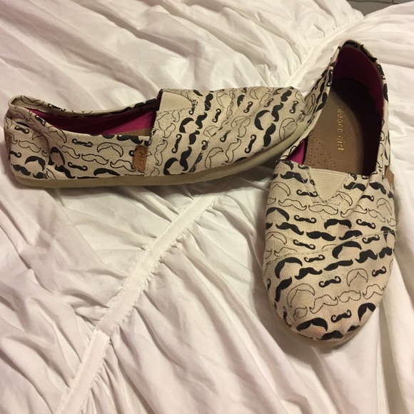 Mustache shoes 💘 - Picture 2 of 4