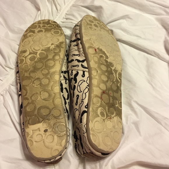 Mustache shoes 💘 - Picture 4 of 4