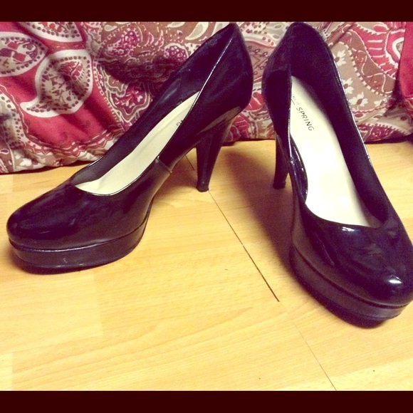 Black Pumps