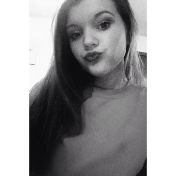 Meet your Posher, Sabrina - Picture 1 of 1