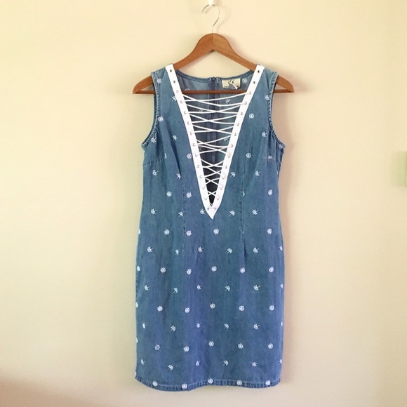 Vintage Dresses & Skirts - ’90s / Flower Embroidered Denim Mini