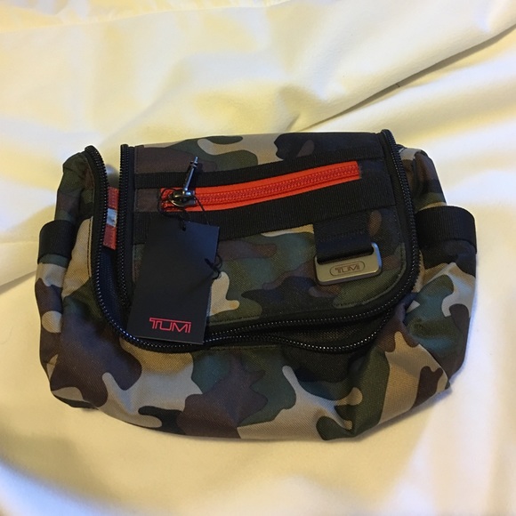 ON HOLD! Tumi Fulton Travel Kit