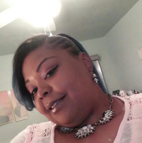 Necklace and earring set