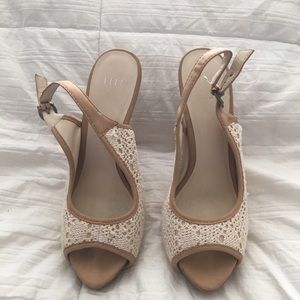 Elle lace pumps