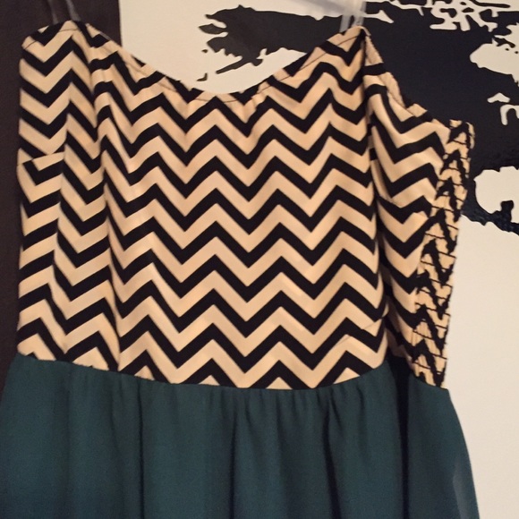 Chevron and Emerald Green Strapless dress - Picture 2 of 3