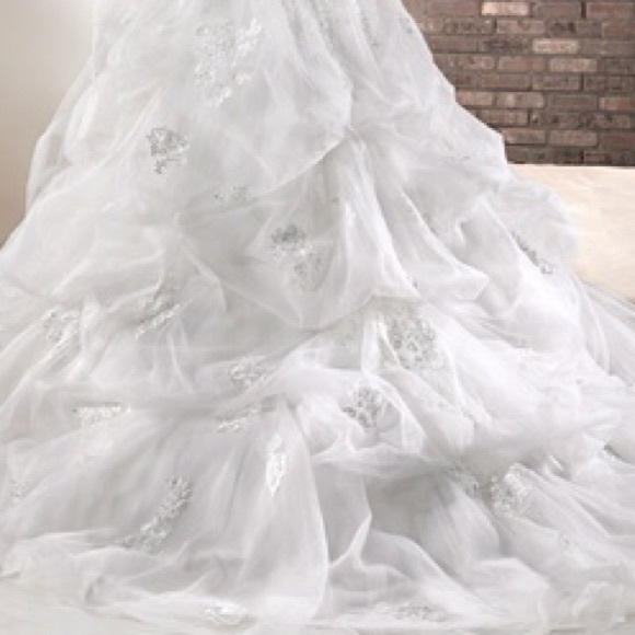 Maggie Sottero Mabel Wedding Dress - Picture 2 of 3