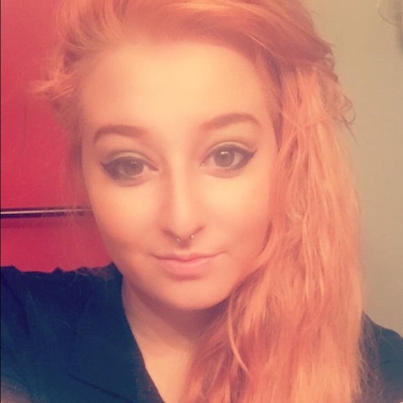 Meet your Posher, Felecia - Picture 2 of 2