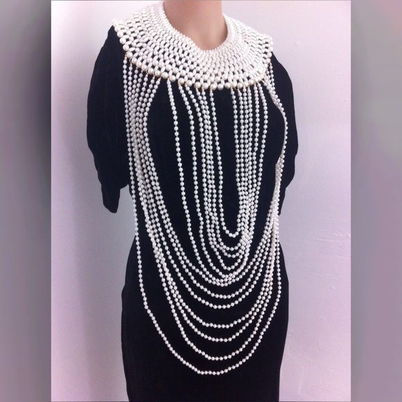 Talk about a statement necklace - Picture 3 of 4