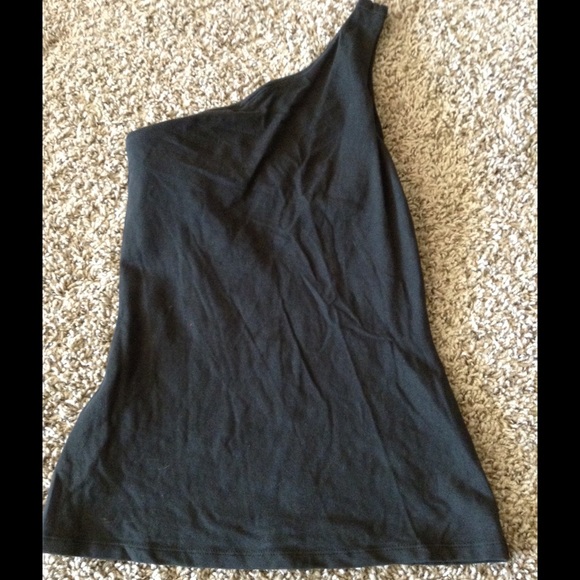 Very cute one shoulder top. - Picture 1 of 2