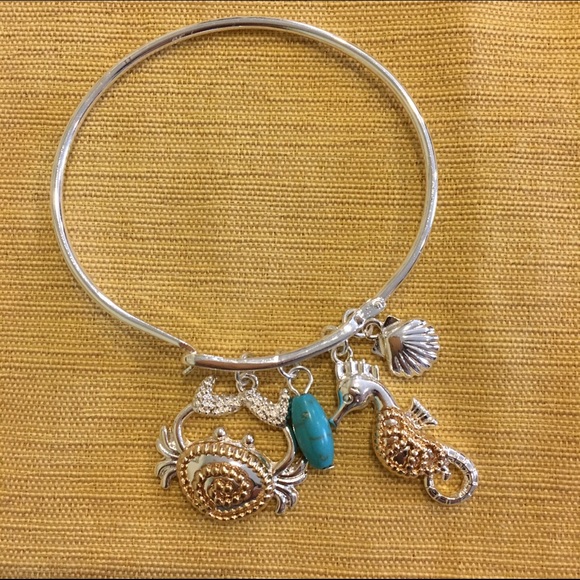 Pretty silver tone bracelet with sea life charms - Picture 3 of 4