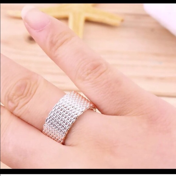 Jewelry - SOLD! ☺️Beautiful .925 mesh ring ❤️