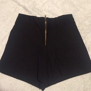 High waisted fitted black shorts