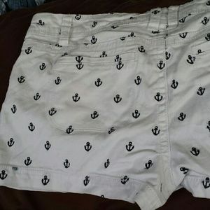 Wallflower Anchor White Shorts | Size 13