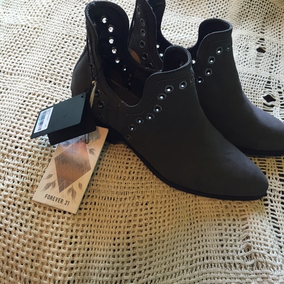 Gray booties. Size 7.