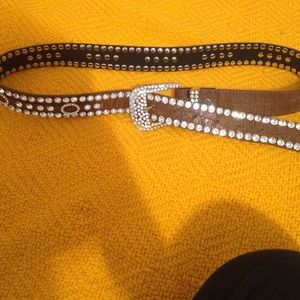 Beautiful belt,with rhinestones all around