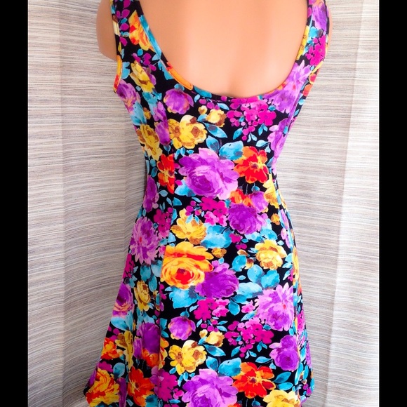 ❗️Last One❗️Floral Fit & Flare Sundress Size Small - Picture 3 of 4