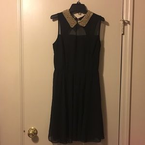 👗Cute black dress with sequin gold collar 👗