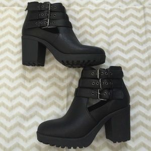 Cut out chucky booties