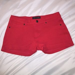 Red short