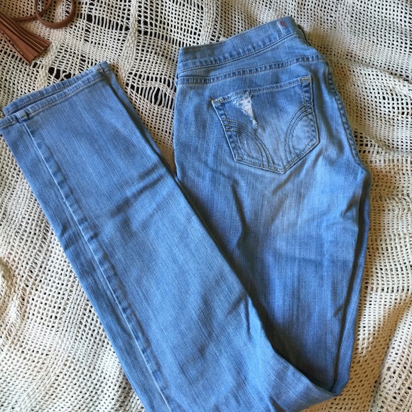 Hollister jeans boot cut.