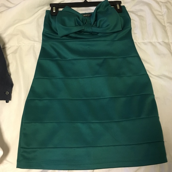Sexy dark green strapless body-con club dress