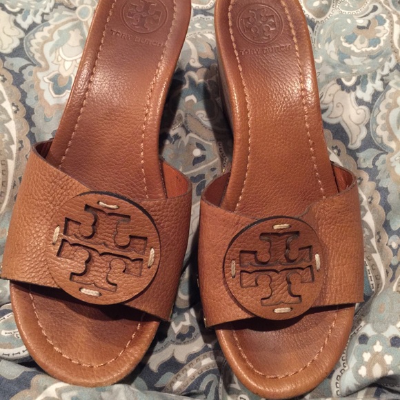 Super cute Tory wedges!!