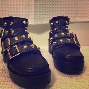 Women's ASOS's 7.5 Black Leather Ankle Boots.