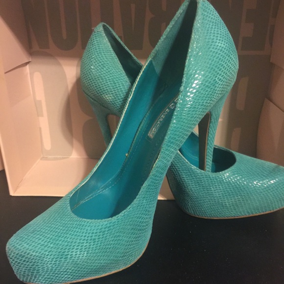 BCBG shoes