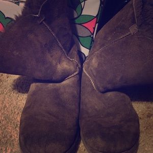 Brown Bailey button UGGS