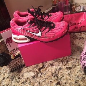 Nike Air Max (Hot Pink)