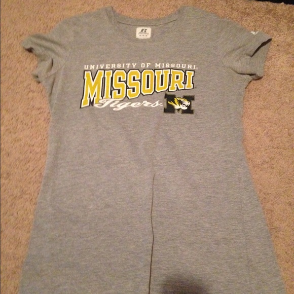 athletic tee