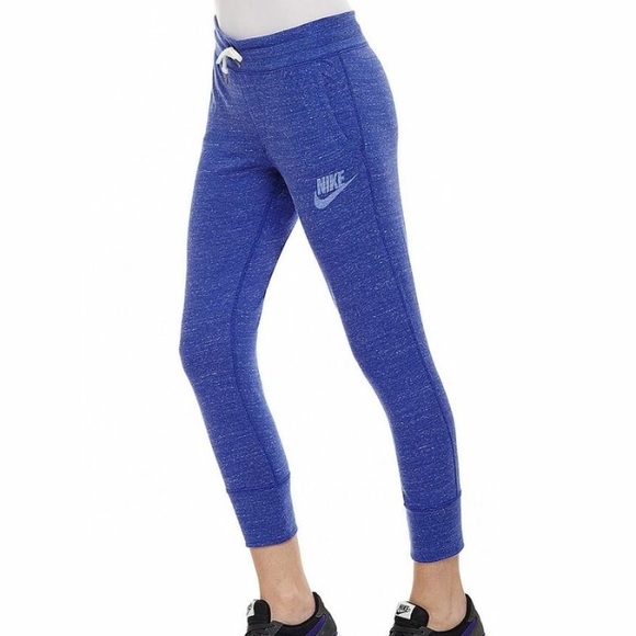 Nike Pants - 🎉sale🎉Nike gym vintage Capri sweatpants