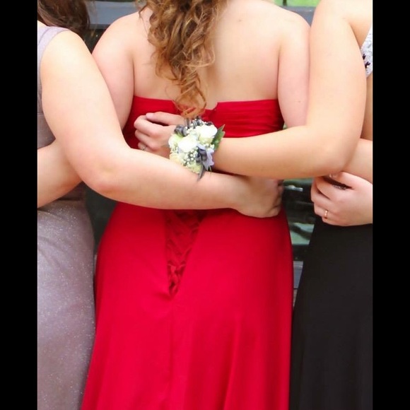 Red formal/ prom/ bridesmaid dress - Picture 3 of 4