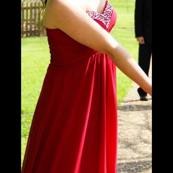 Red formal/ prom/ bridesmaid dress - Picture 2 of 4
