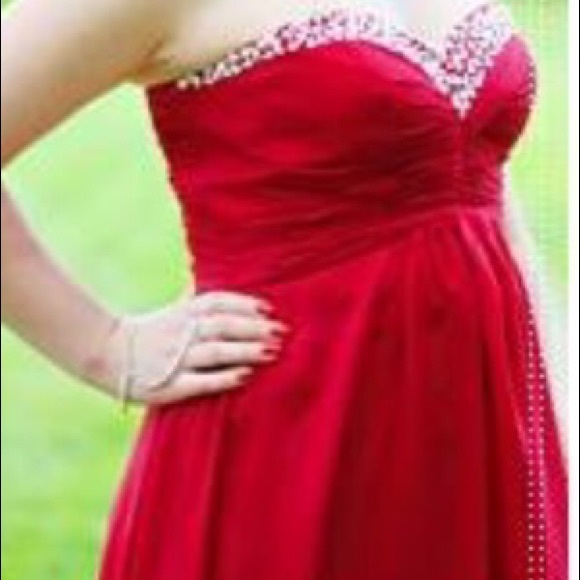 Red formal/ prom/ bridesmaid dress - Picture 4 of 4