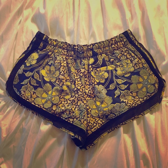 Urban Outfitters Pants - 🎉FLASH SALE🎉NWOT Navy Floral Dolphin Shorts