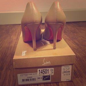 Nude "Apostrophy" Christian Louboutin pump