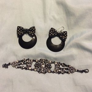 Earring & bracelet only worn 2 times