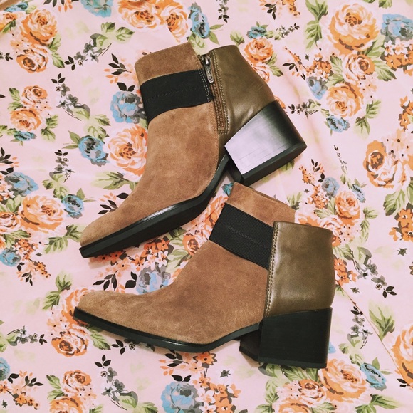 Sam Edelman Shoes - Sam Edelman boots, size 6.5.