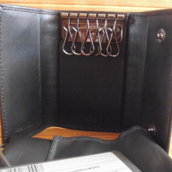 💕SOLD💕Authentic Fendi 6 Key Holder - Picture 3 of 4