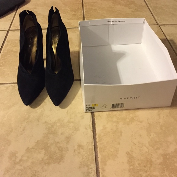 🎉🎉FINAL SALE🎉🎉Size 8 1/2 Nine West shooties