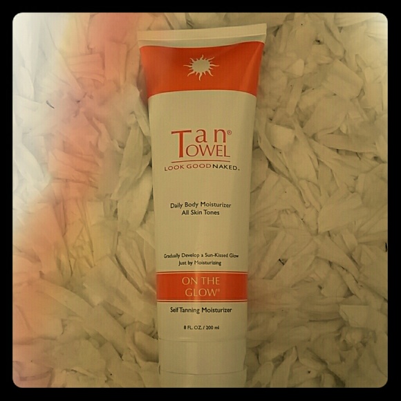 tan towel Other - Tan towel self tanning
