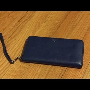 Fossil zip clutch