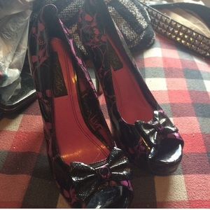 Iron fist skull heels