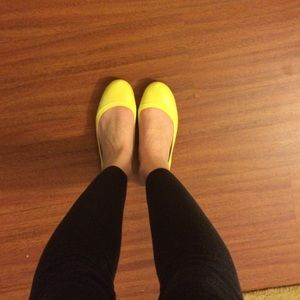 Adorable yellow flats! Work once.