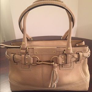 Timeless and classic cream Coach bag