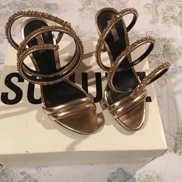 Schutz coil heels